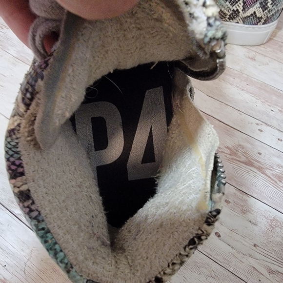 P448 Women's Star High Top Sneakers - Picture 11 of 13